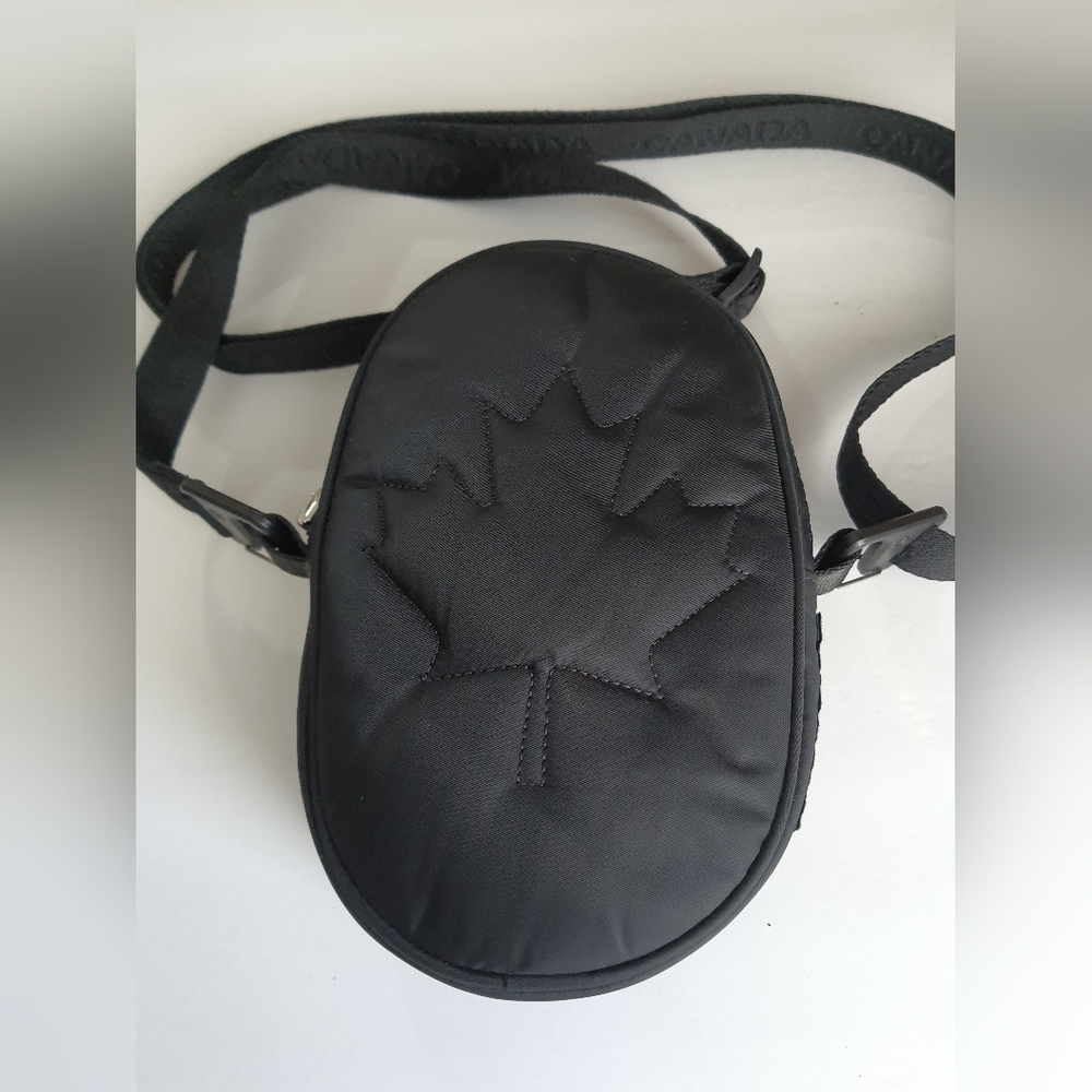 Lululemon x Canada Olympics Crossbody Pouch